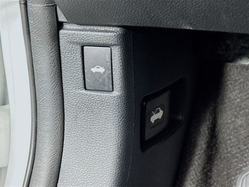 Used 2023 Honda Accord EX image 11