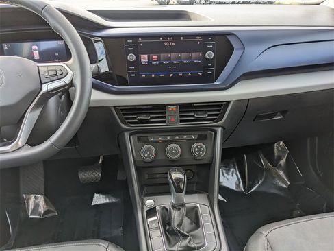 Certified 2022 Volkswagen Taos SE image 17