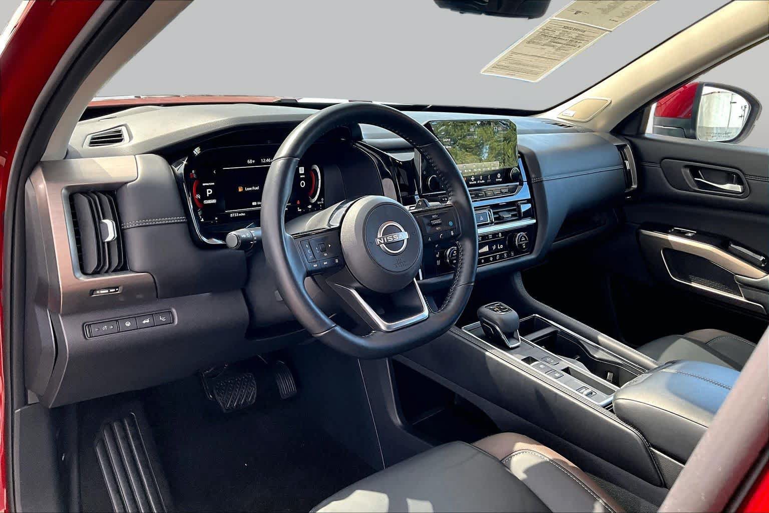 Certified 2025 Nissan Pathfinder Platinum FWD image 18