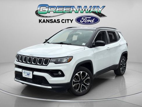 Used 2024 Jeep Compass Limited AWD/4WD image 3