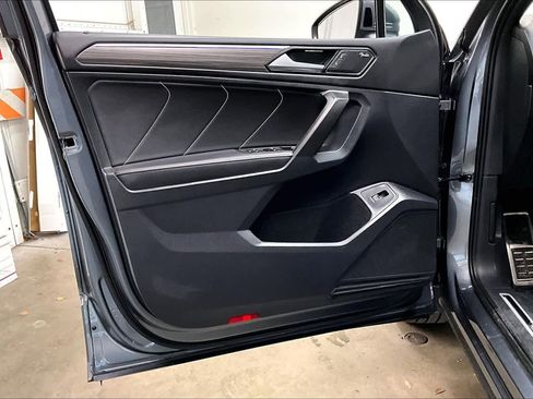 Used 2024 Volkswagen Tiguan SEL R-Line image 25