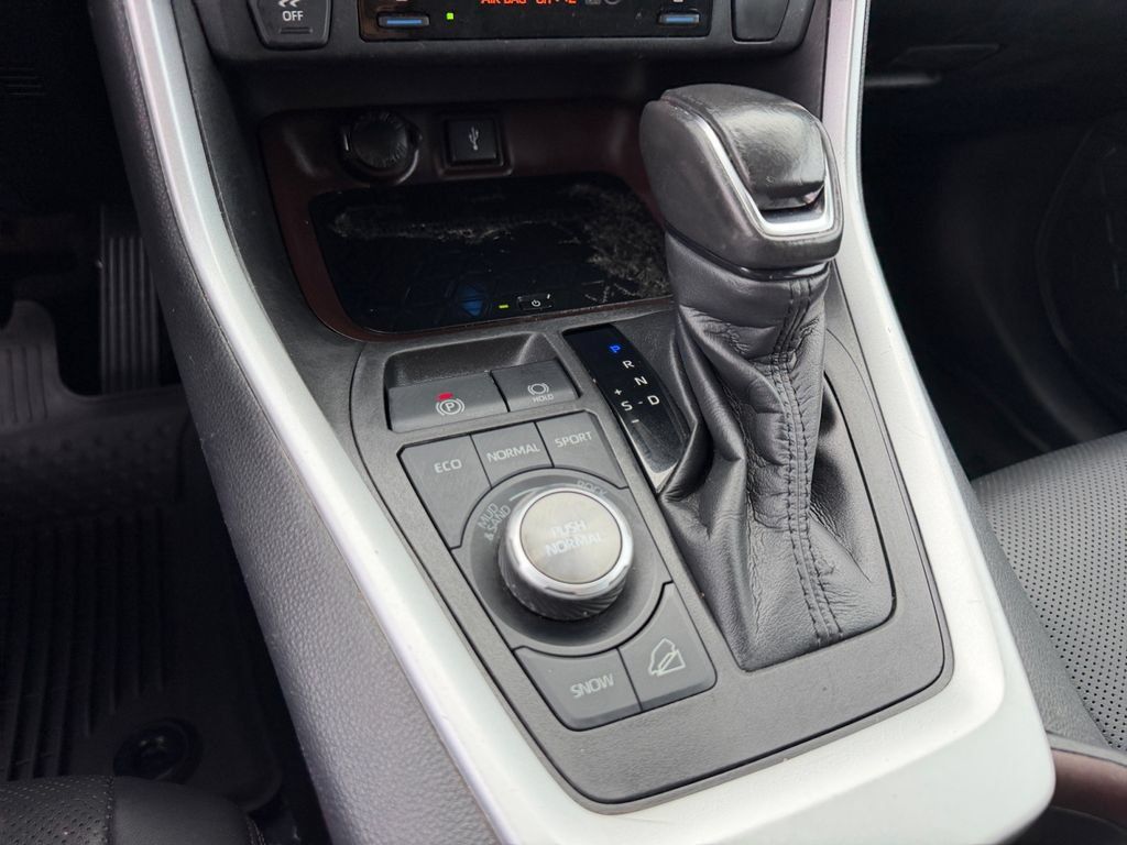 Used 2021 Toyota RAV4 Limited AWD/4WD image 28