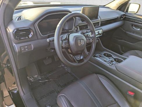 Used 2025 Honda Pilot Black Edition image 10