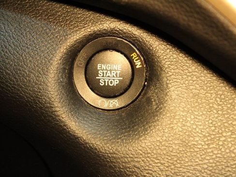 Used 2017 Jeep Cherokee Limited image 23