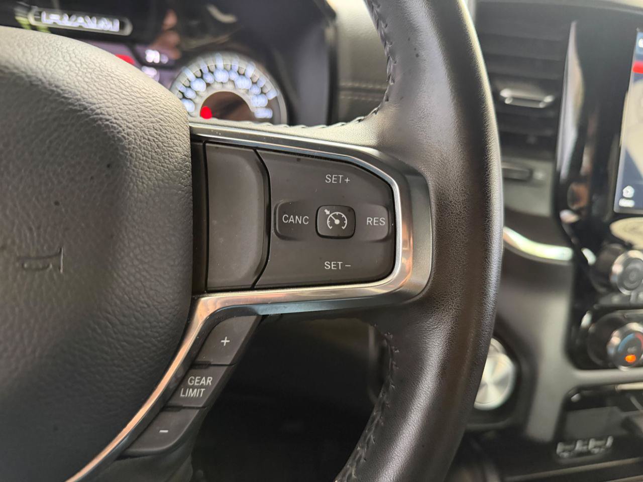 Used 2024 RAM 1500 Laramie AWD/4WD image 31