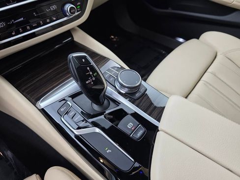 Used 2019 BMW 530i w/ Convenience Package RWD image 24