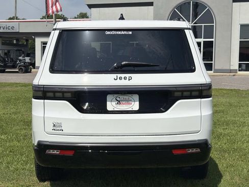 New 2026 Jeep Grand Wagoneer Summit AWD/4WD image 8