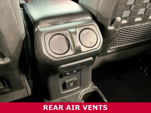 Used 2023 Jeep Wrangler Rubicon AWD/4WD image 10