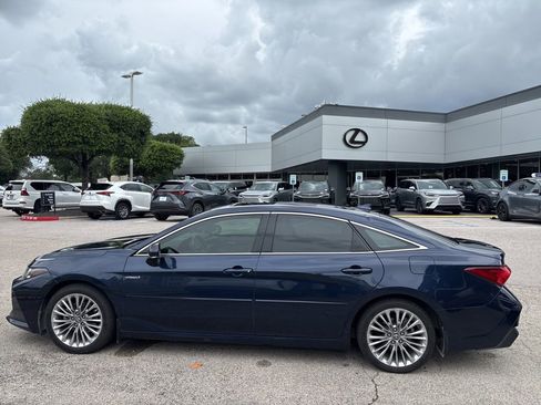 Used 2019 Toyota Avalon Limited w/ Advanced Safety Package FWD image 2