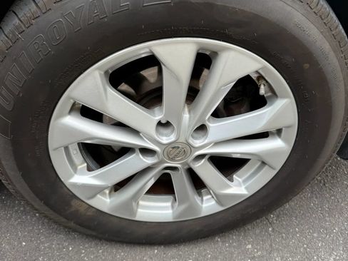 Used 2016 Nissan Rogue SV w/ SV Premium Package AWD/4WD image 28