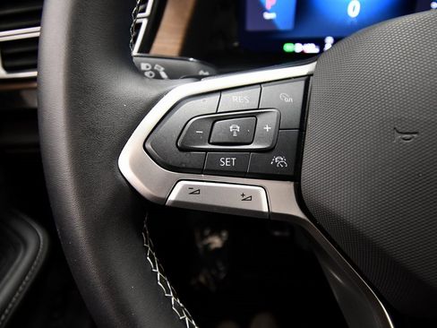 Used 2025 Volkswagen Atlas SE image 21