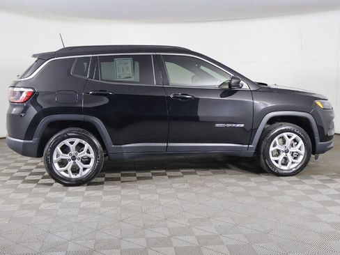 Used 2025 Jeep Compass Latitude AWD/4WD image 18