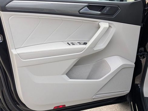 Used 2023 Volkswagen Tiguan SE R-Line image 13