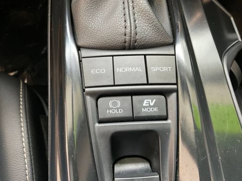 Used 2025 Toyota Camry SE FWD image 17