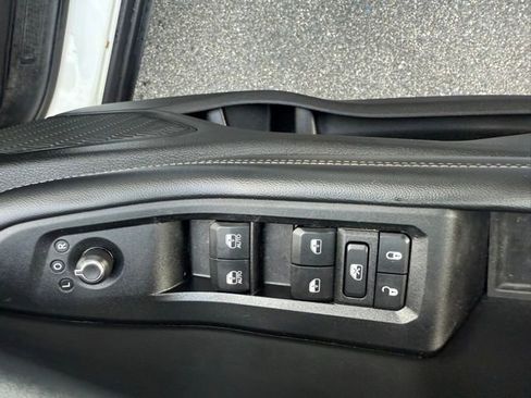 Used 2023 Jeep Grand Cherokee Limited w/ Black Appearance Package AWD/4WD image 40