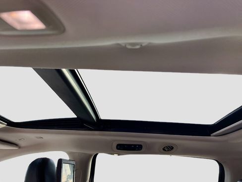 Used 2018 Chrysler Pacifica Limited w/ Tire & Wheel Group image 21