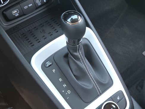 New 2025 Hyundai Venue Limited image 29