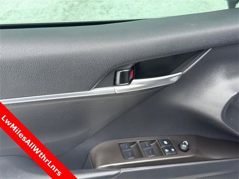 Used 2023 Toyota Camry SE image 18