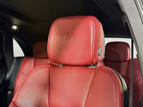 Certified 2025 Porsche Macan AWD/4WD image 24
