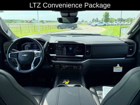 Used 2025 Chevrolet Silverado 2500 LTZ w/ LTZ Convenience Package AWD/4WD image 7