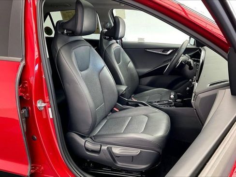 Used 2023 Kia Niro SX image 6