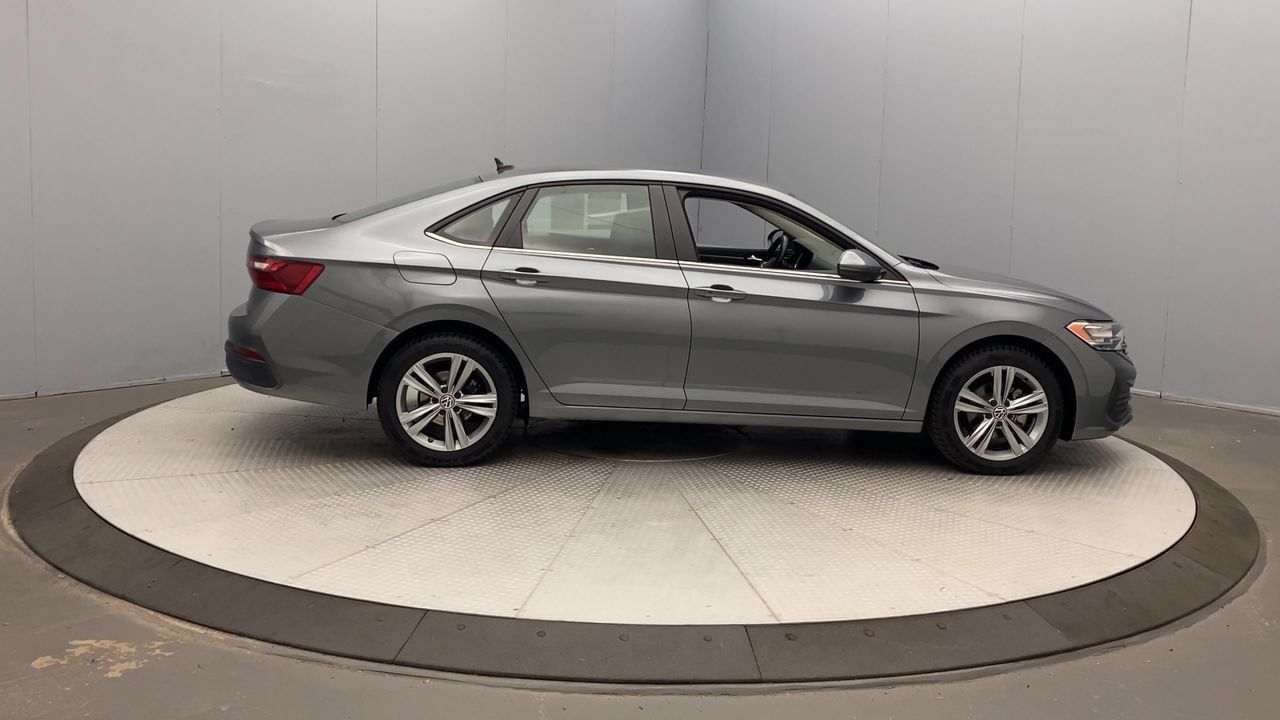 Used 2024 Volkswagen Jetta SE FWD image 6