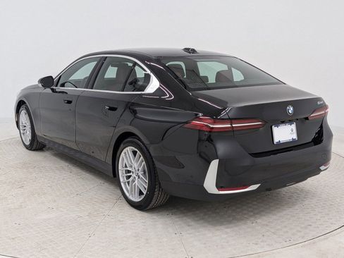 Used 2025 BMW 530i RWD image 3