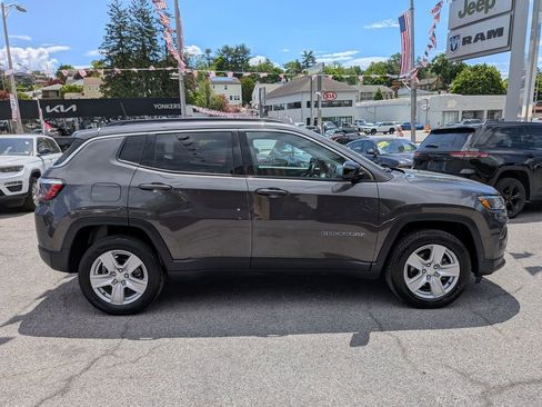 Used 2022 Jeep Compass Latitude w/ Convenience Group AWD/4WD image 5