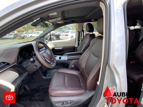 Used 2024 Toyota Sienna Platinum AWD/4WD image 32