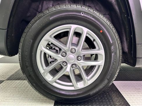 New 2025 Jeep Grand Cherokee Laredo X image 9