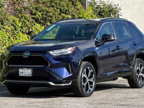 Used 2024 Toyota RAV4 XSE w/ Weather Package AWD/4WD image 9