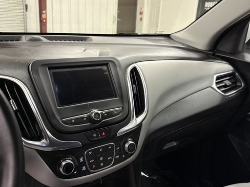 Used 2024 Chevrolet Equinox LT w/ Driver Convenience Package image 8