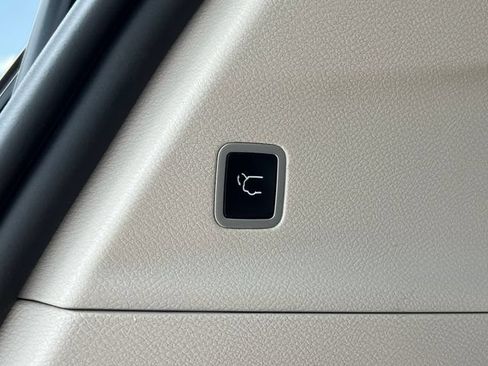 Used 2023 Chrysler Pacifica Touring-L FWD image 35