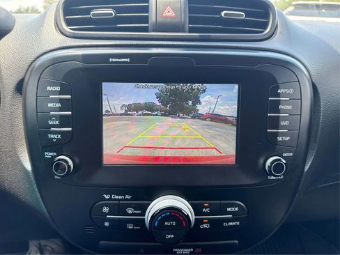 Used 2019 Kia Soul + FWD image 22