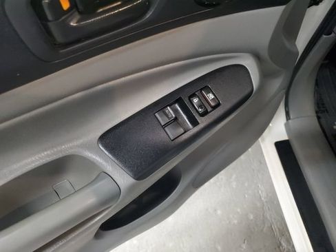 Used 2013 Toyota Tacoma 2WD Access Cab image 12
