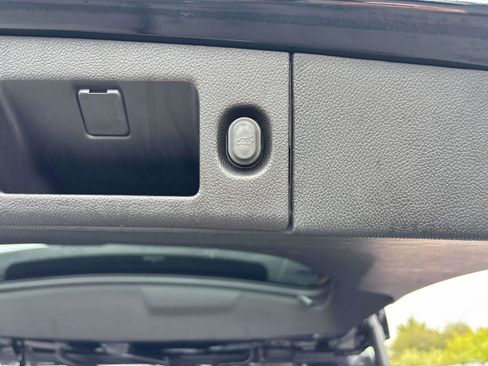 Used 2020 Cadillac Escalade Luxury image 15