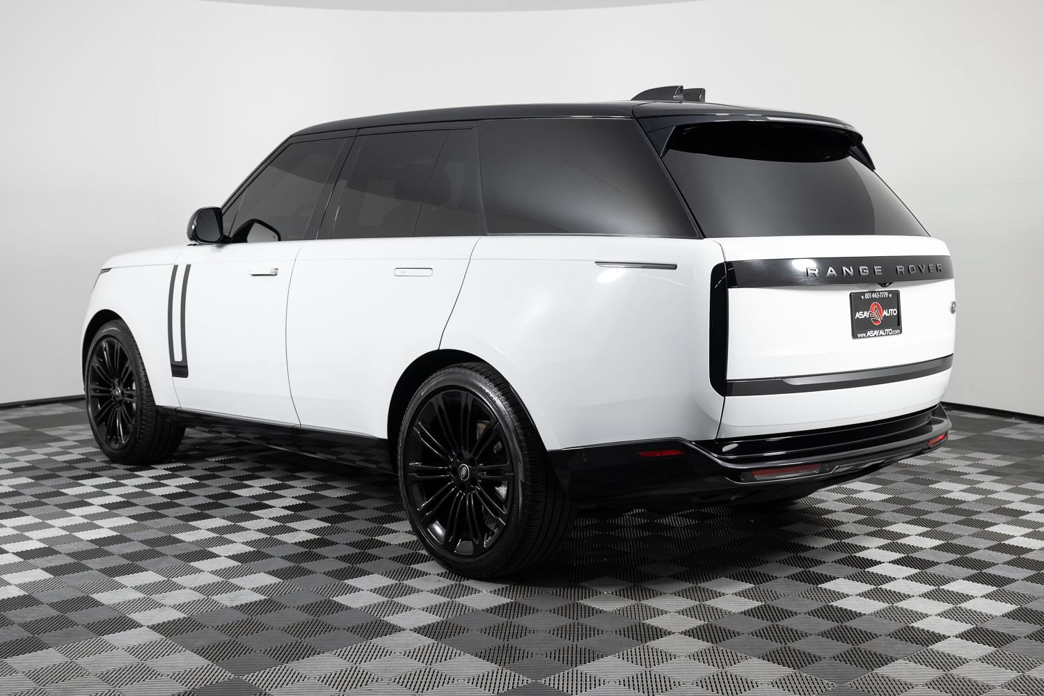 Used 2022 Land Rover Range Rover SE AWD/4WD image 4