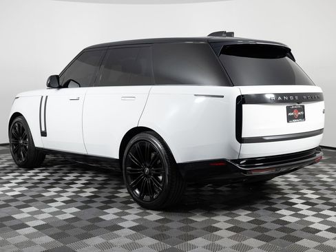 Used 2022 Land Rover Range Rover SE image 4