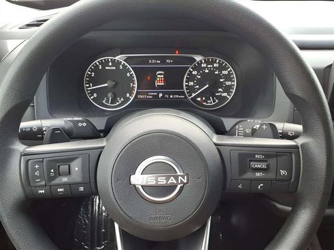 Used 2023 Nissan Pathfinder S image 14