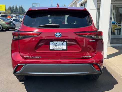 Used 2021 Toyota Highlander Limited AWD/4WD image 4