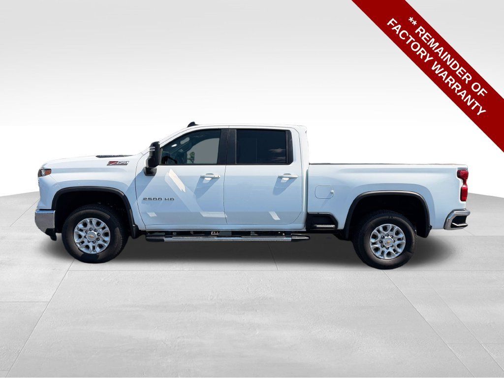 Used 2025 Chevrolet Silverado 2500 LT AWD/4WD image 2