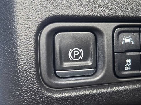 Used 2021 GMC Yukon AT4 w/ AT4 Premium Plus Package AWD/4WD image 18