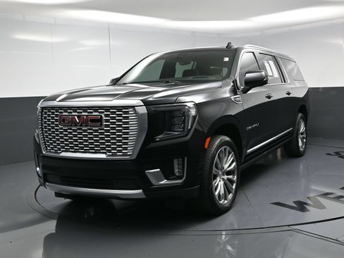 Used 2021 GMC Yukon XL Denali w/ Denali Premium Package AWD/4WD image 11