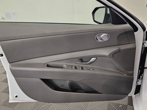 Used 2024 Hyundai Elantra SEL image 12