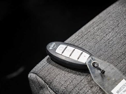 Used 2021 Nissan Rogue SV image 28