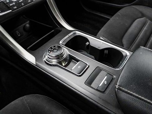 Used 2018 Ford Fusion SE w/ Fusion SE Technology Package image 16