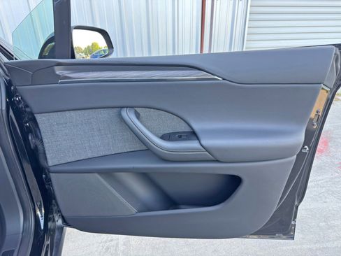 Used 2022 Tesla Model X image 46