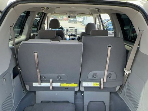 Used 2009 Kia Sedona LX FWD image 24
