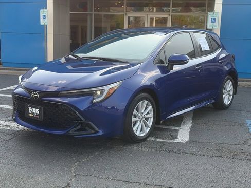 Used 2025 Toyota Corolla SE FWD image 3