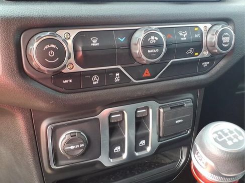 Used 2025 Jeep Wrangler Sport AWD/4WD image 8